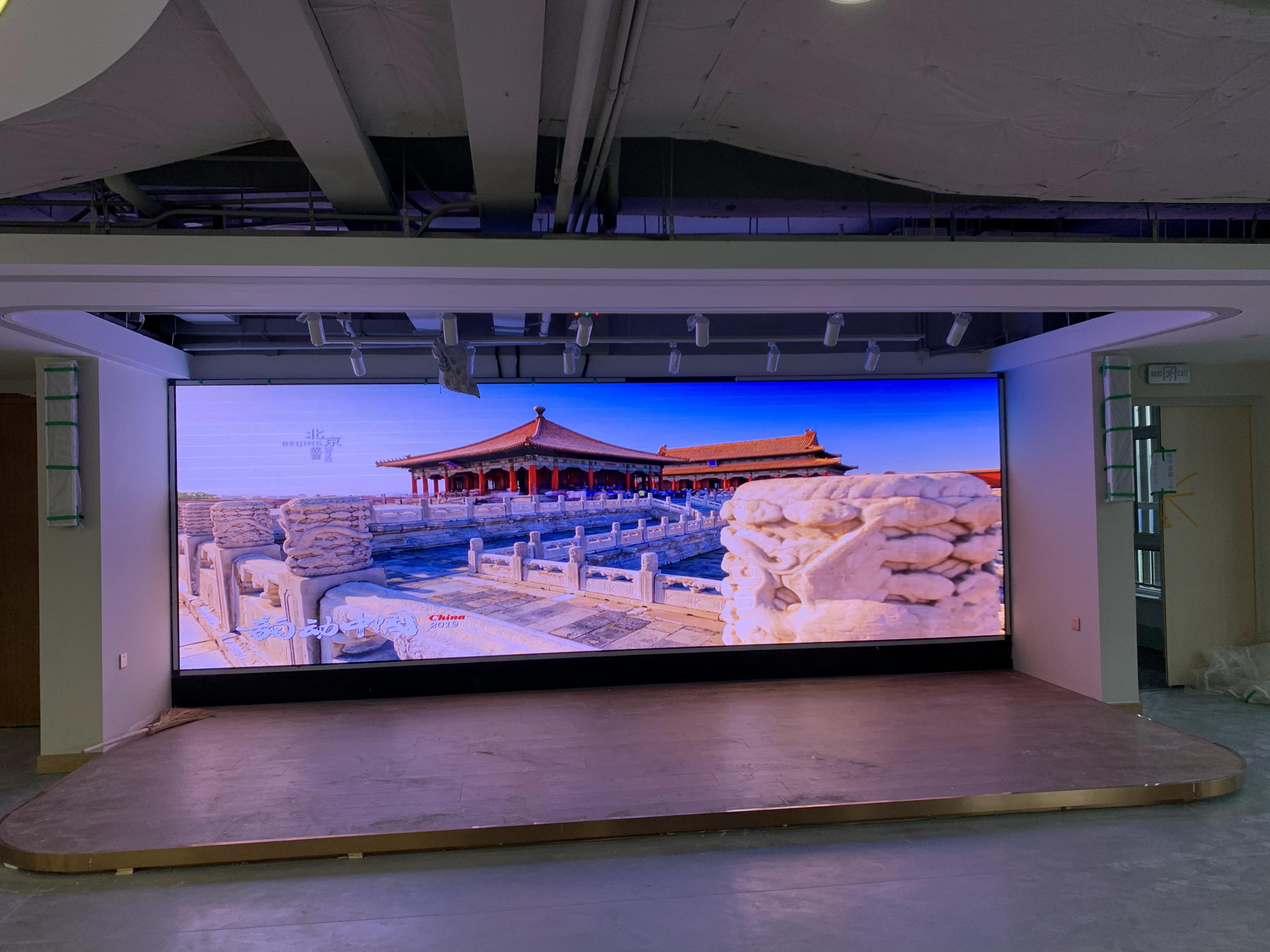 不同類型的LED芯片（如國產(chǎn)、進口）對顯示屏的壽命和穩(wěn)定性有哪些影響？