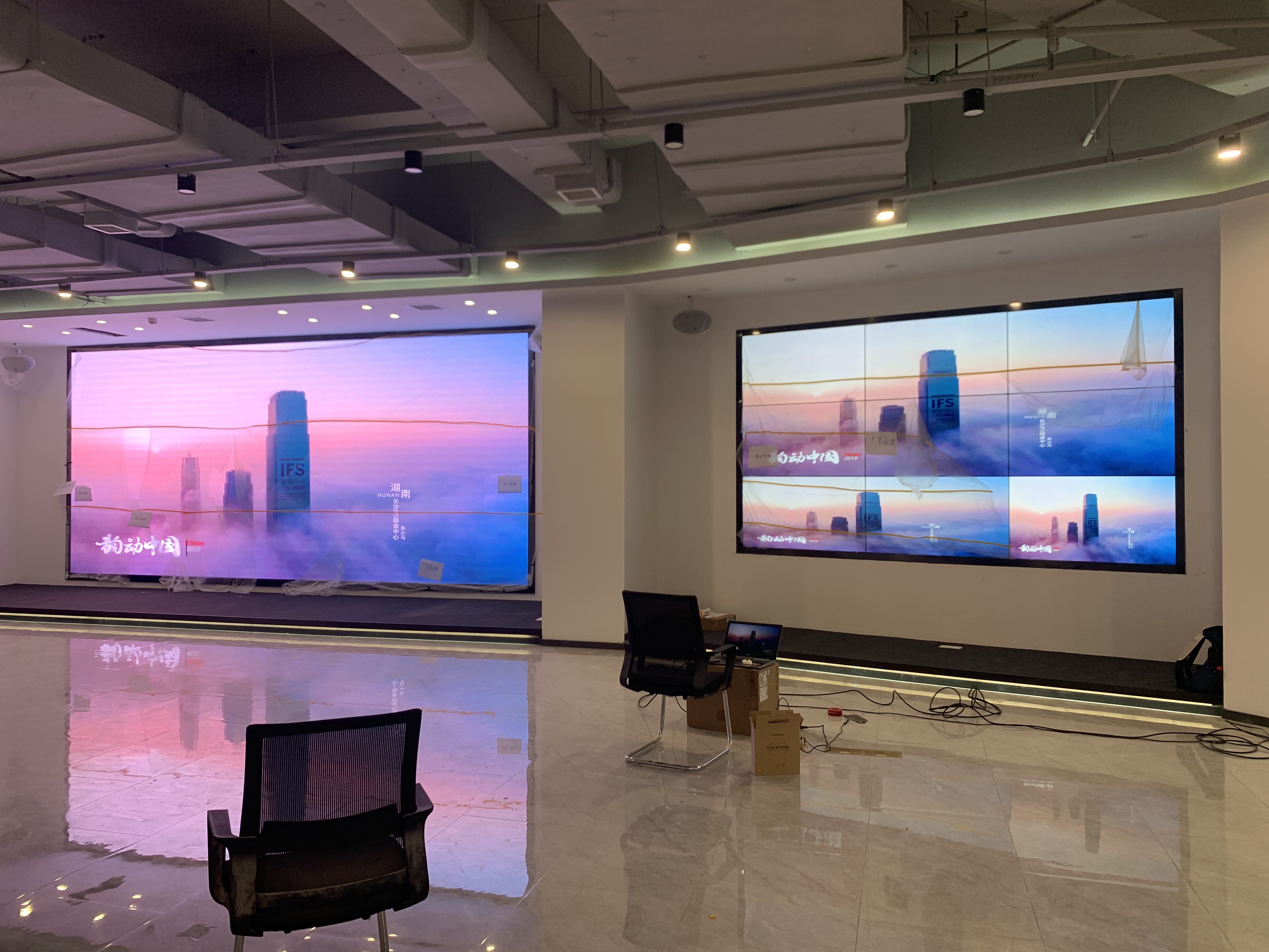 戶(hù)外屏的電源系統(tǒng)需要具備哪些防護(hù)措施，才能防止雷擊和漏電風(fēng)險(xiǎn)？